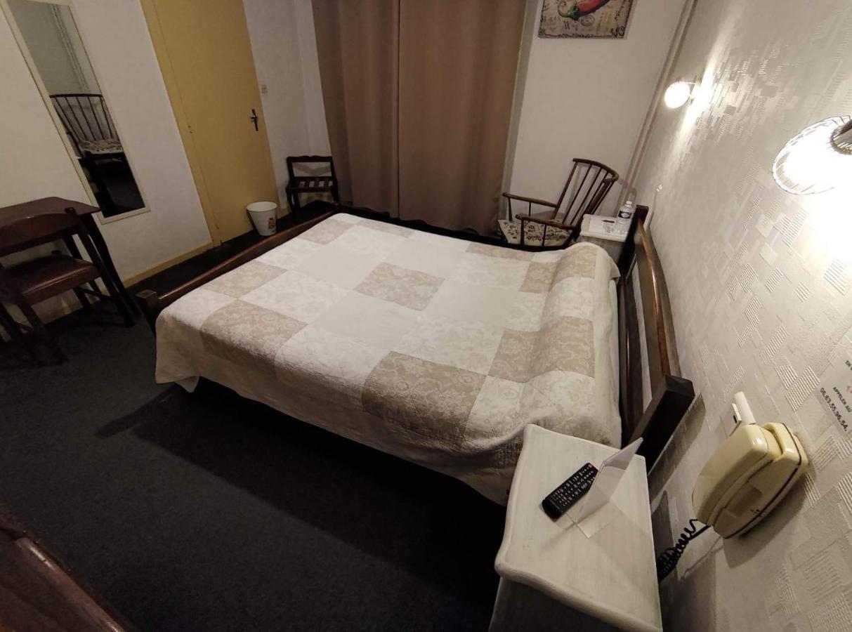 Hotel Du Lion Vert Luxeuil-les-Bains Buitenkant foto