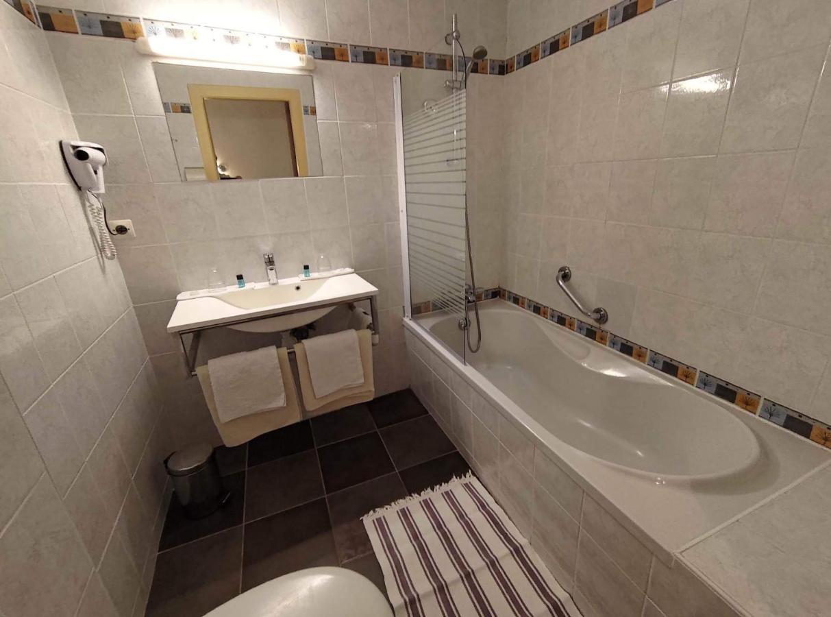 Hotel Du Lion Vert Luxeuil-les-Bains Buitenkant foto