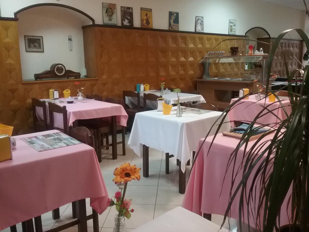 Hotel Du Lion Vert Luxeuil-les-Bains Buitenkant foto