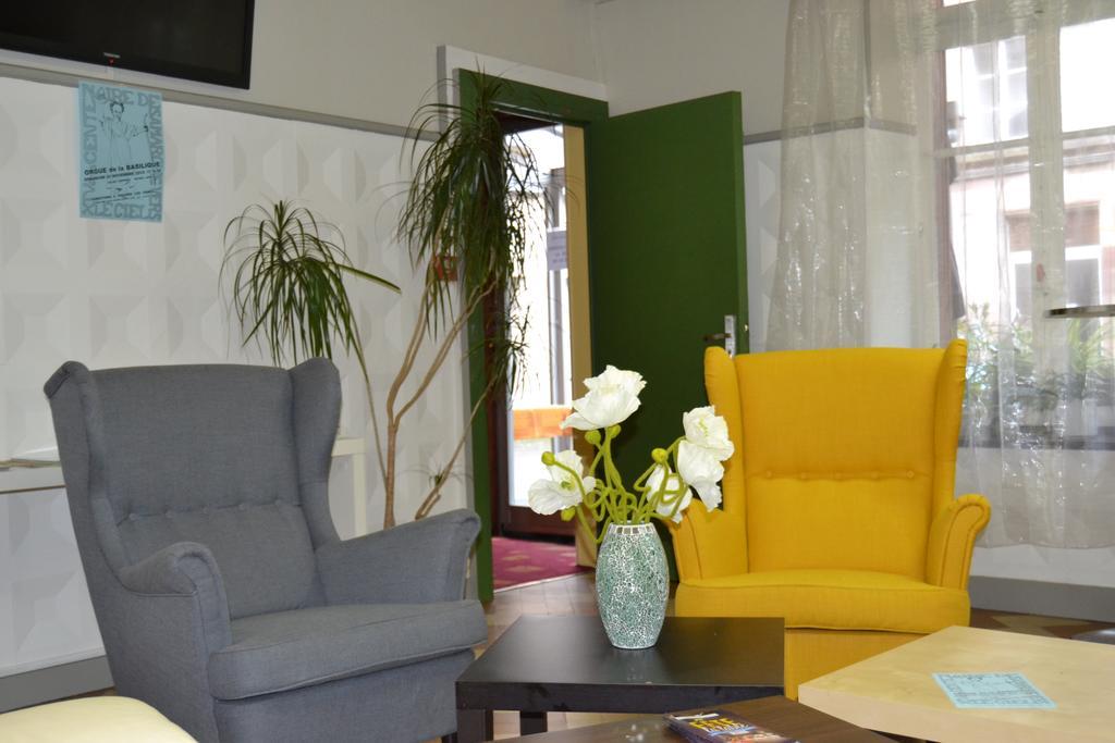 Hotel Du Lion Vert Luxeuil-les-Bains Buitenkant foto