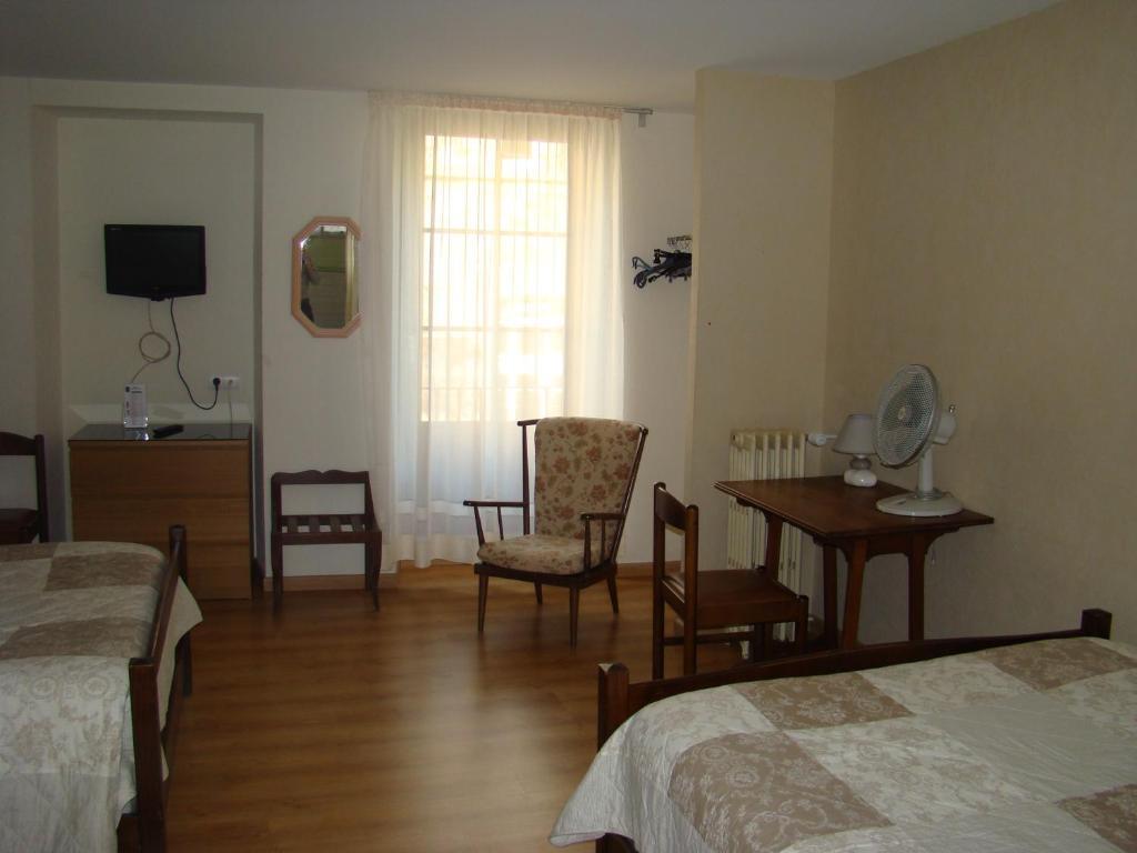 Hotel Du Lion Vert Luxeuil-les-Bains Buitenkant foto