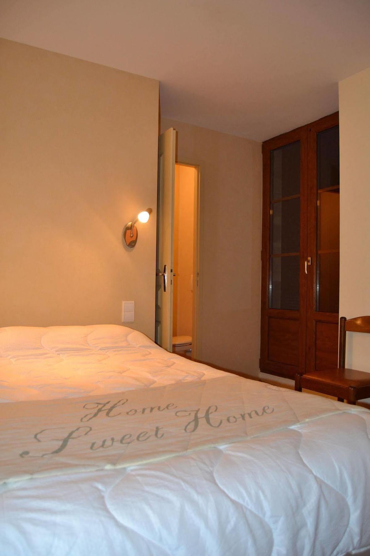 Hotel Du Lion Vert Luxeuil-les-Bains Buitenkant foto