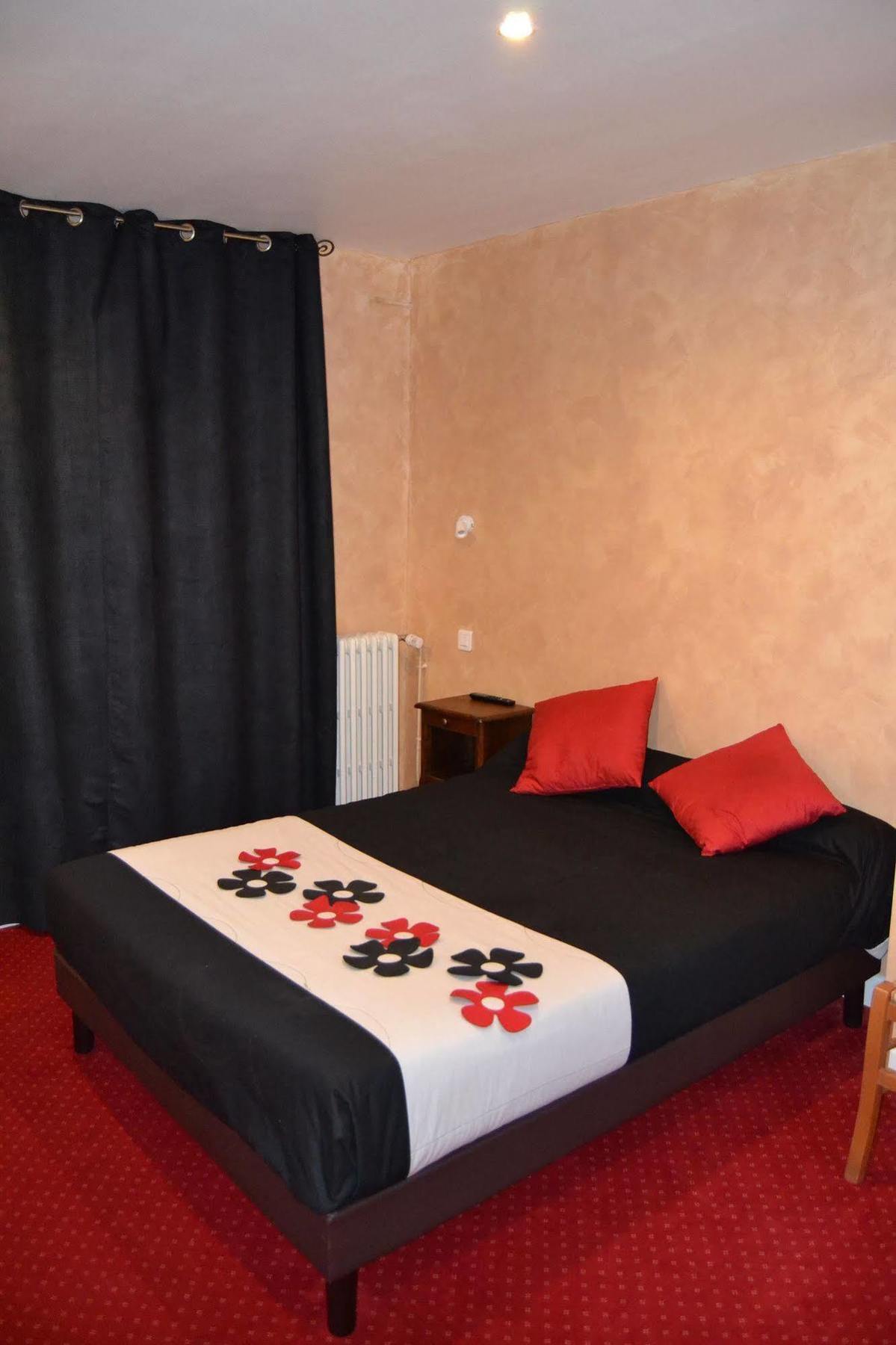 Hotel Du Lion Vert Luxeuil-les-Bains Buitenkant foto