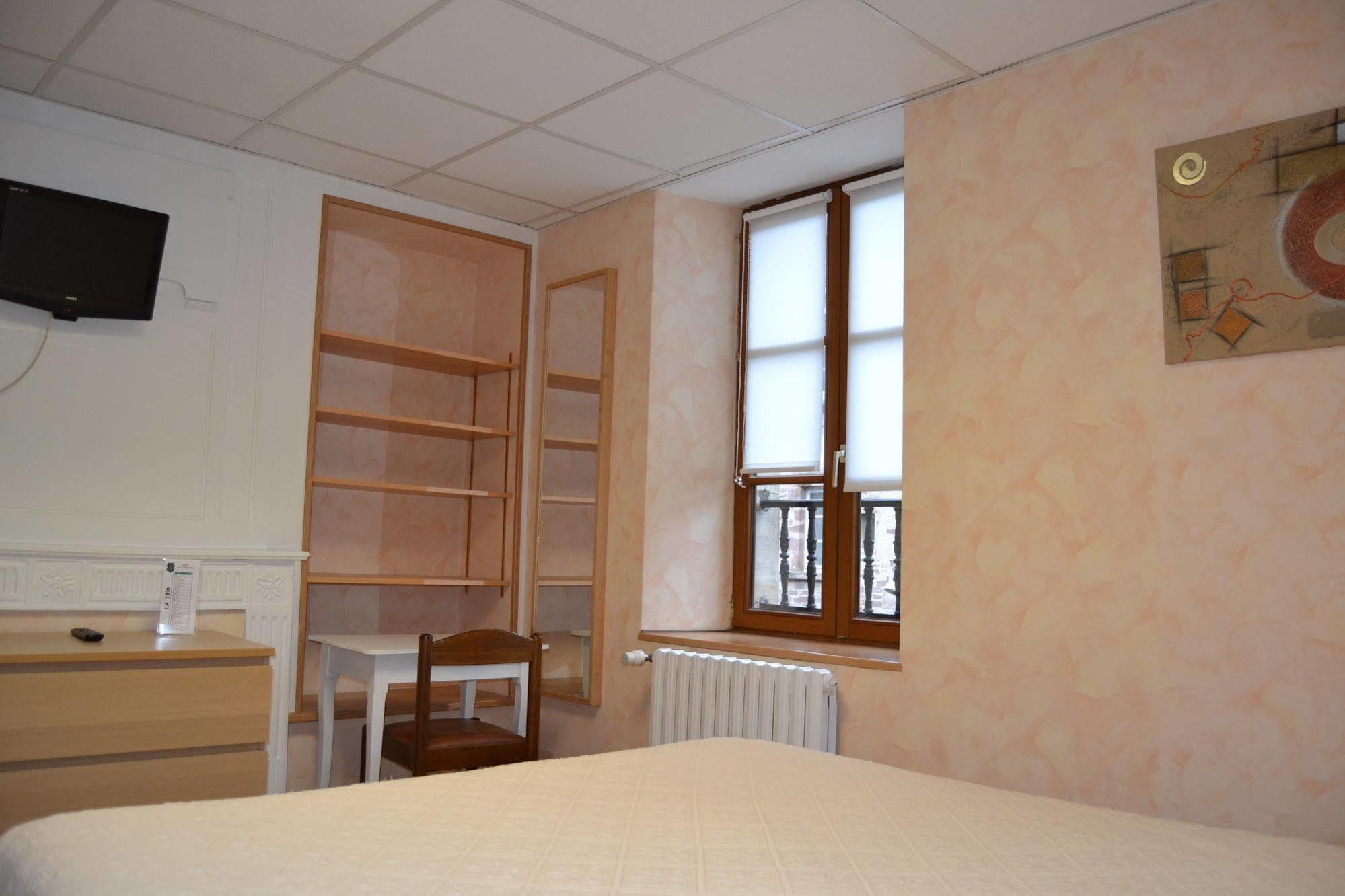 Hotel Du Lion Vert Luxeuil-les-Bains Buitenkant foto