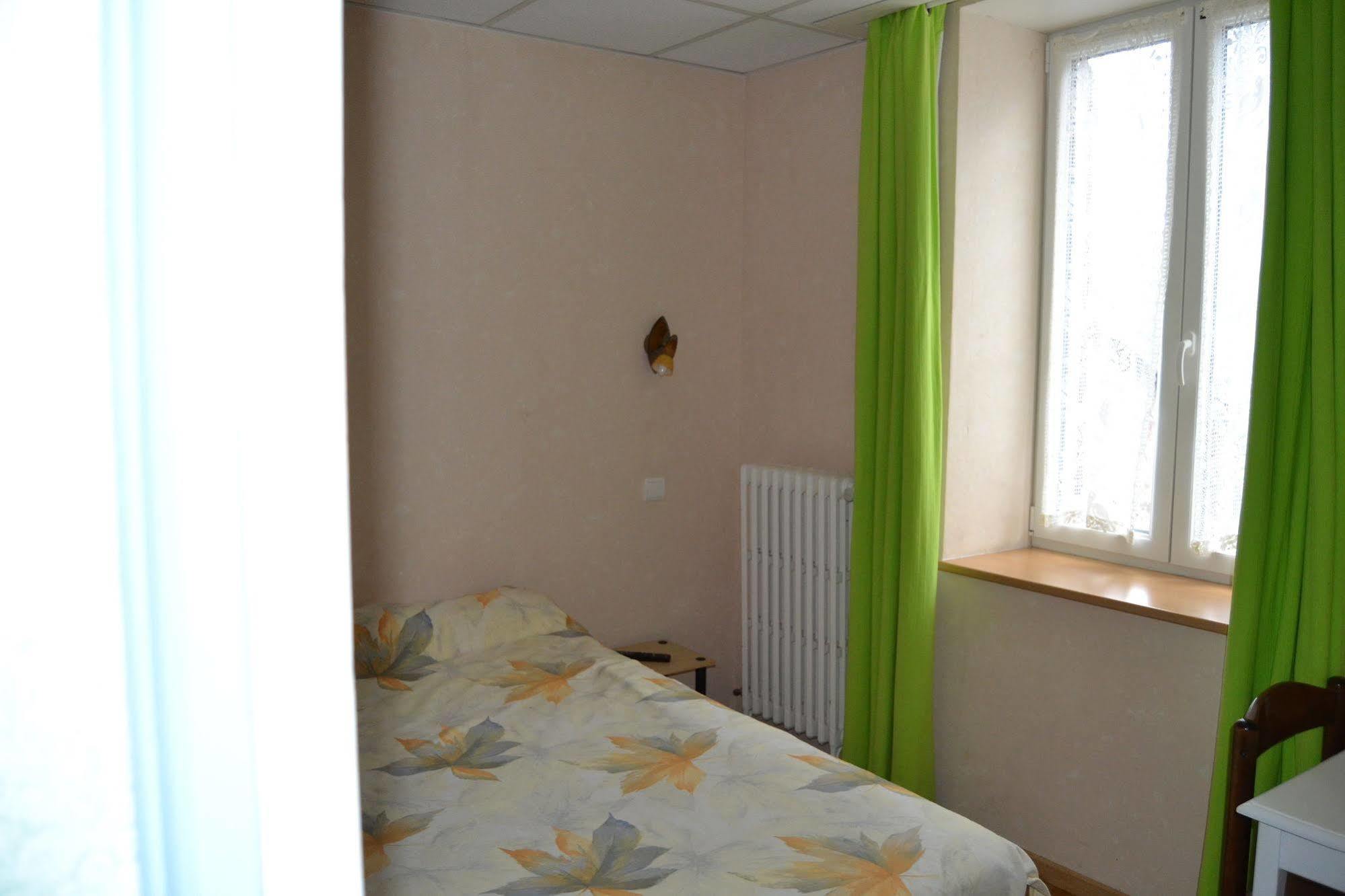 Hotel Du Lion Vert Luxeuil-les-Bains Buitenkant foto