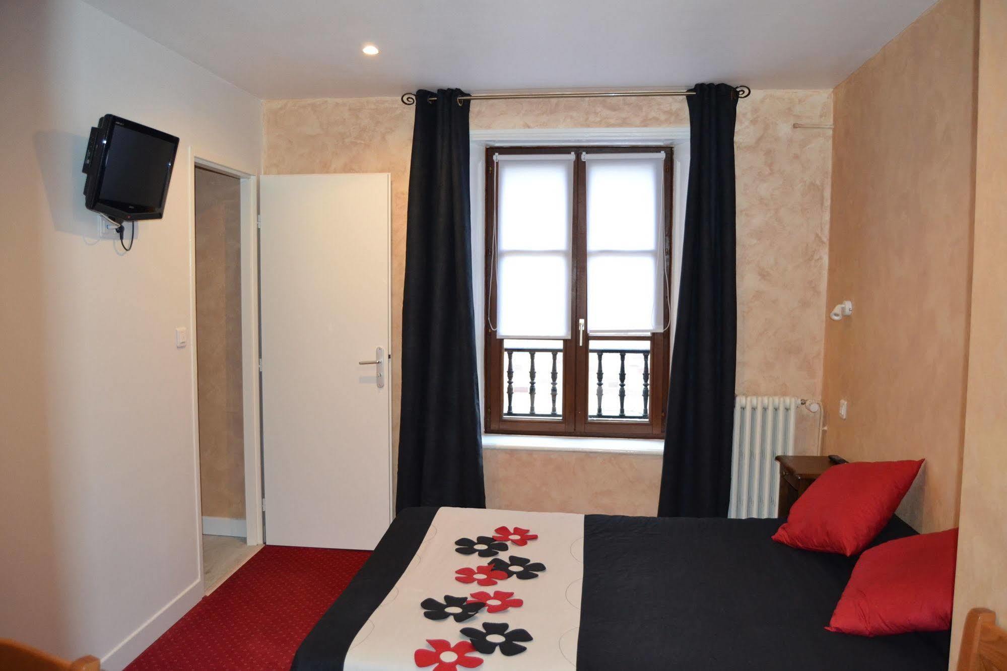 Hotel Du Lion Vert Luxeuil-les-Bains Buitenkant foto