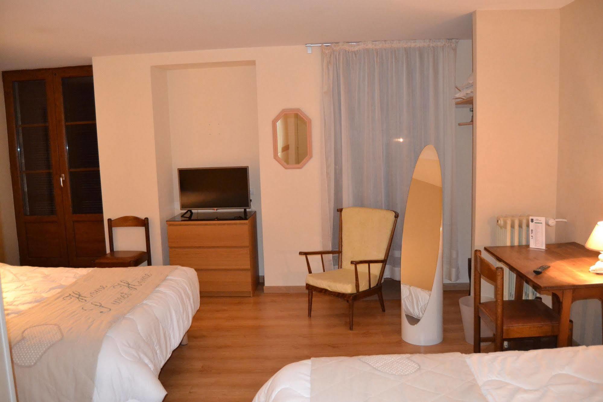 Hotel Du Lion Vert Luxeuil-les-Bains Buitenkant foto