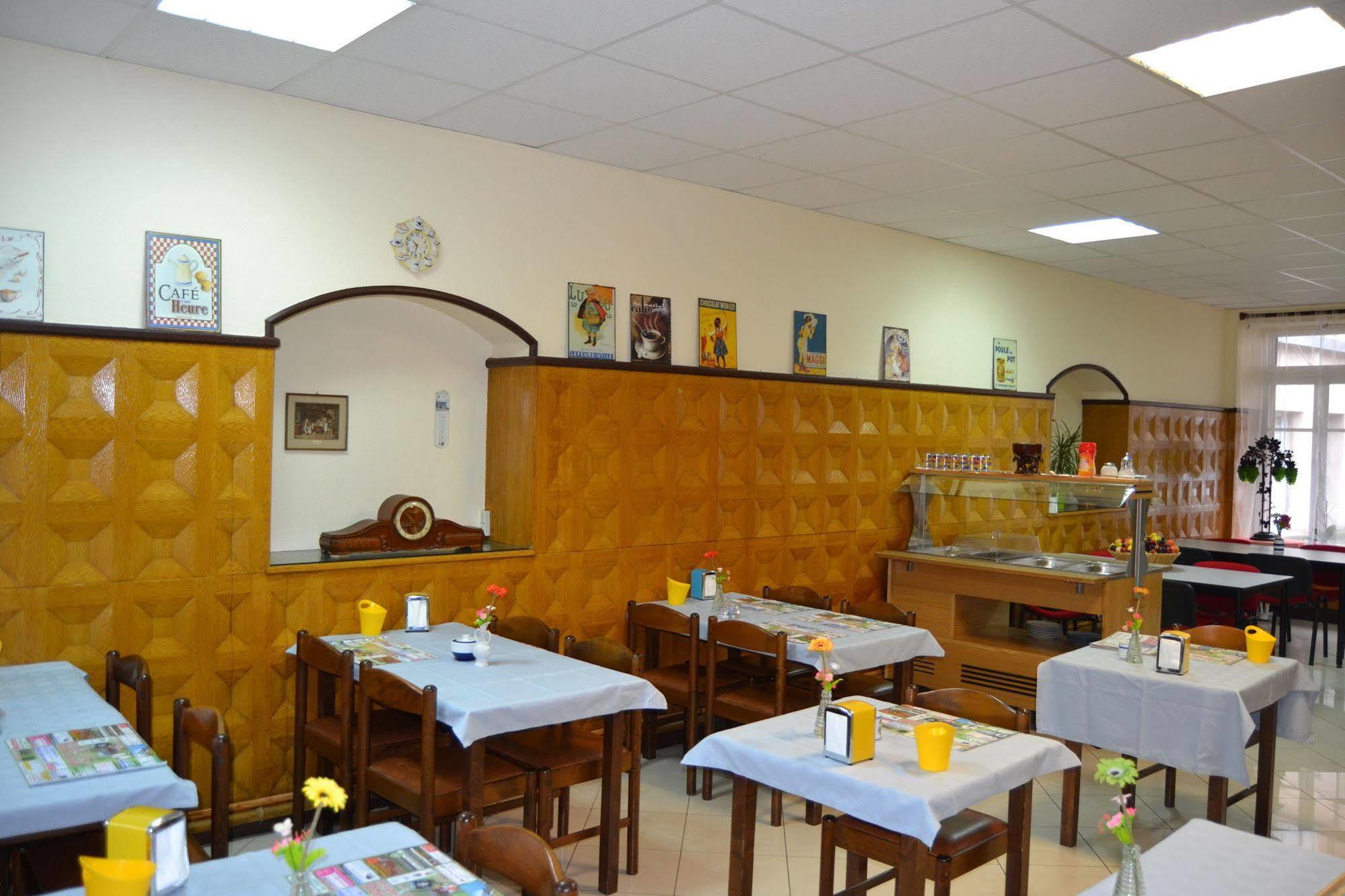 Hotel Du Lion Vert Luxeuil-les-Bains Buitenkant foto